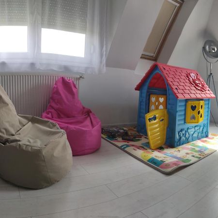 Ikon Apartman Hajduszoboszlo Ngoại thất bức ảnh