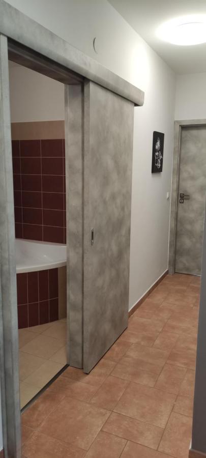 Ikon Apartman Hajduszoboszlo Ngoại thất bức ảnh