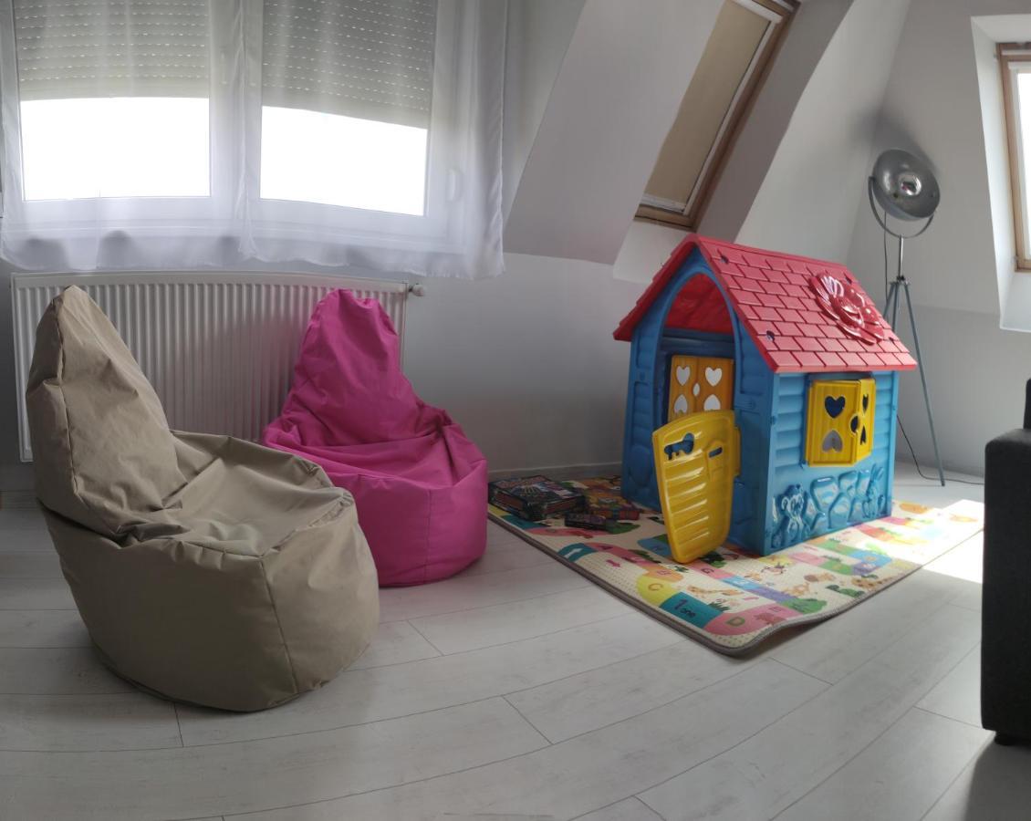 Ikon Apartman Hajduszoboszlo Ngoại thất bức ảnh