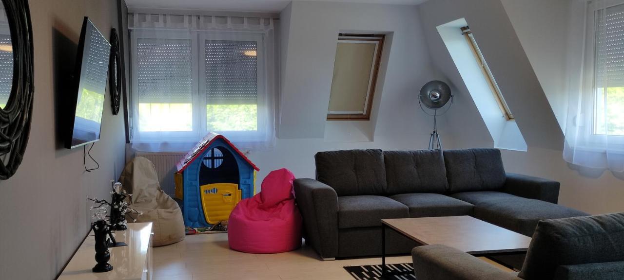 Ikon Apartman Hajduszoboszlo Ngoại thất bức ảnh